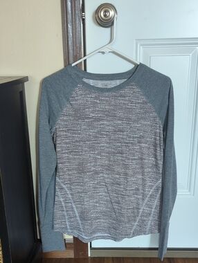 tek gear Gray Raglan Long-Sleeve Crew Sweater